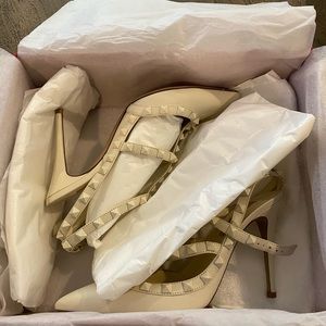 Valentino Garavani Rockstud Pointed Toe Pump